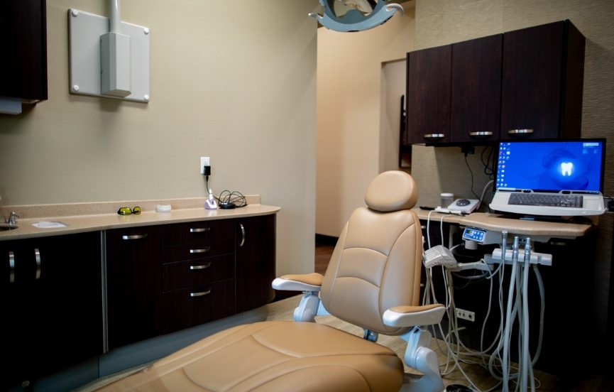 Dental treatment room with computer on