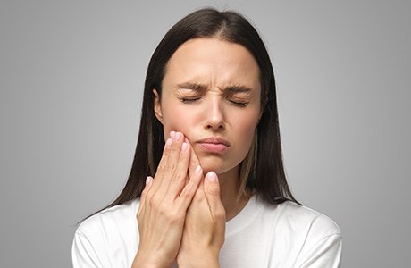 Grimacing woman experiencing mouth pain